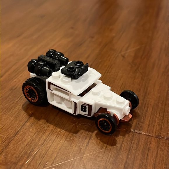 Hot Wheels Brick and Motor Block Car toy Mattel new white - Picture 1 of 9